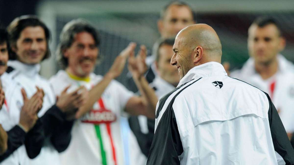 Zidane, Hierro y Seedorf lideran la convocatoria del Real Madrid para la UNESCO Cup