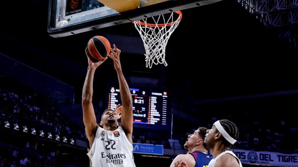 El Real Madrid presiona en LaLiga a un Barcelona en fase electoral