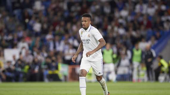 Militao conduce el bal&oacute;n