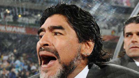 Maradona: "Van Gaal está cerca del diablo cuando se trata de Falcao"
