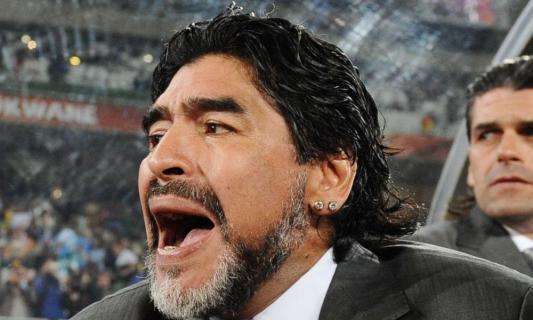 FOTO - Maradona arengó al Nápoles antes de saltar al Bernabéu