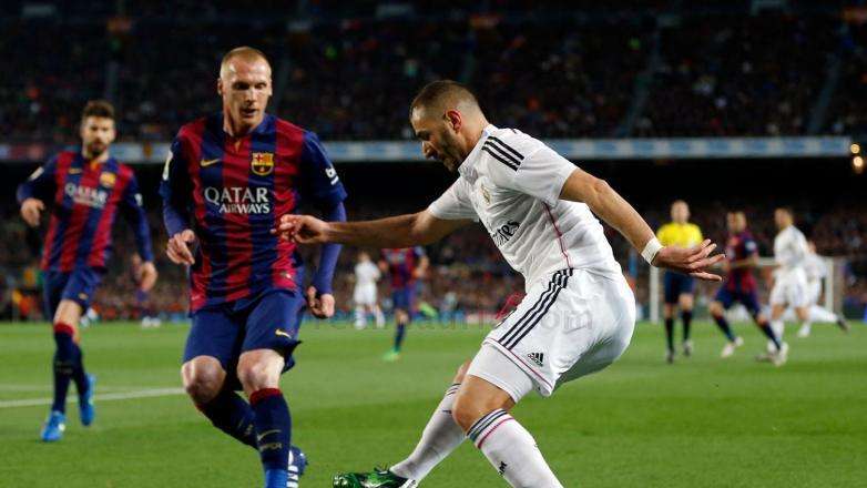 Benzema brilla con luz propia en el Camp Nou