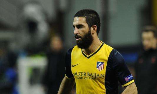 El agente de Arda Turan negocia con Chelsea y United