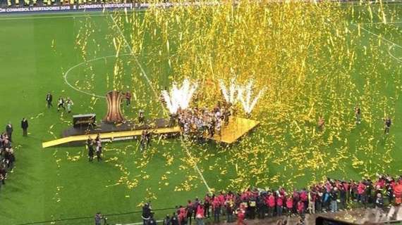 FOTO - Un exárbitro internacional llama a su hijo 'Santiago Bernabéu'