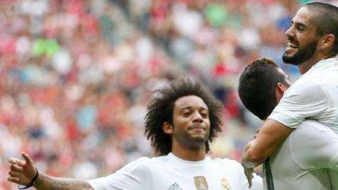 James le gana la partida a Isco