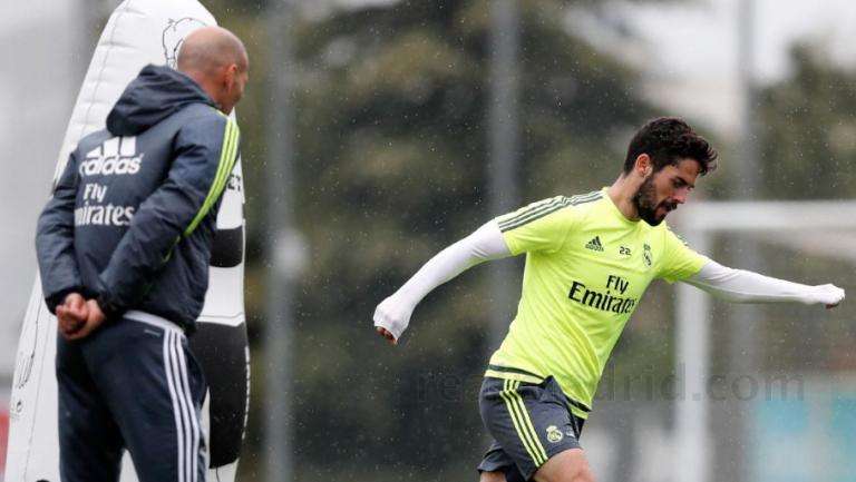 NOTICIA BD - Zidane en el vestuario: "No hemos ganado ningún título, hay que seguir trabajando"