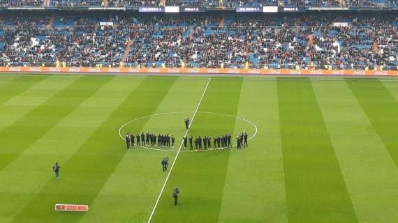 FOTO BD - El Infantil B comparte con el madridismo el trofeo internacional LaLiga Promises