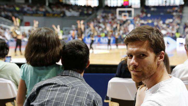 Victor Lluch, en Al Primer Toque: "Me extraña que el Madrid deje marchar a Xabi a un rival directo"