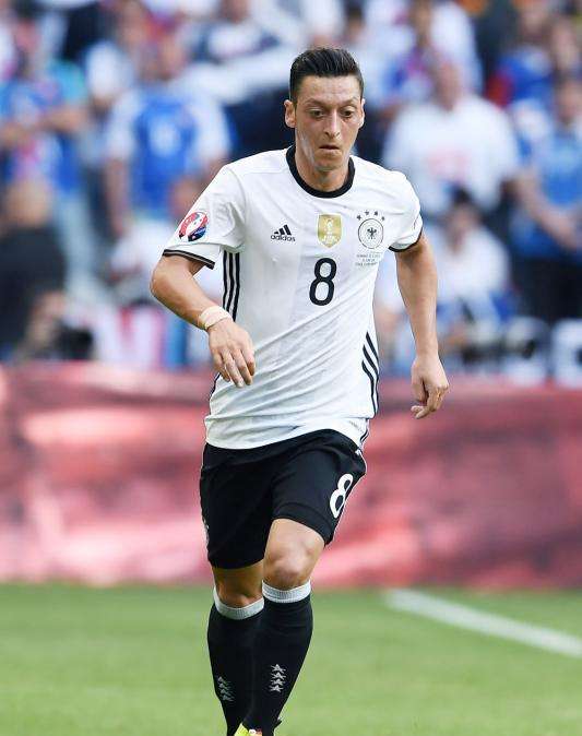 Özil: "Cristiano es muy ambicioso, pero yo también"
