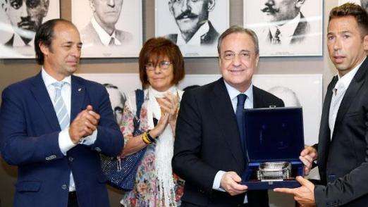 El Madrid se suma al homenaje a Tamudo