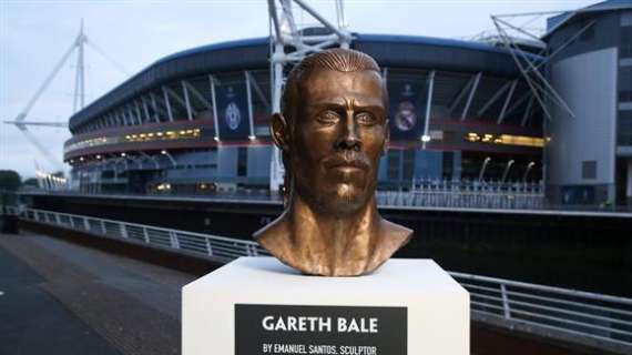 FOTO - El autor del busto de Cristiano vuelve a la carga con Bale: Cardiff luce la estatua