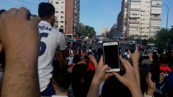 FOTO BD - Locura en Concha Espina: las mejores imágenes de la llegada del bus