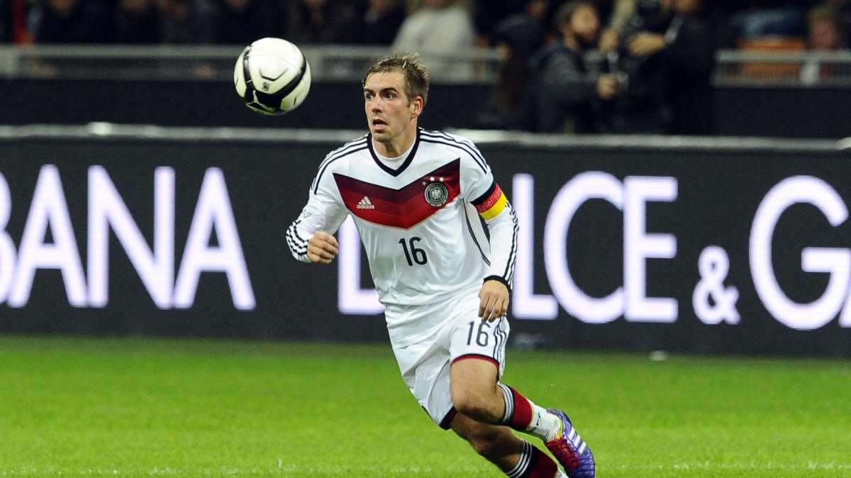 Lahm: "Si quisiéramos defender y contraatacar, Guardiola no sería el adecuado"