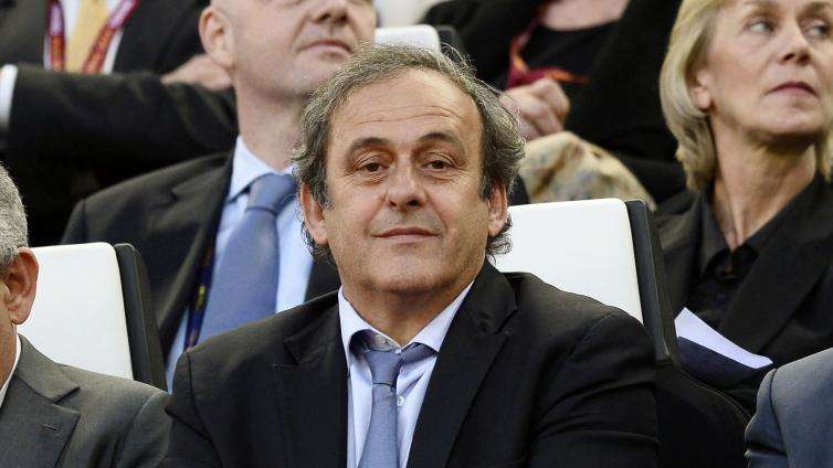 Platini: "He elegido quedarme en la UEFA"