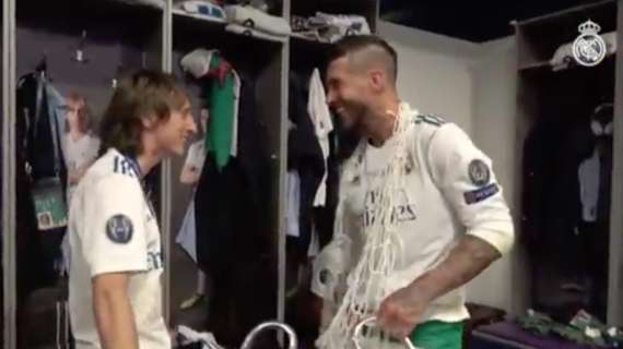 VÍDEO - La celebración de Ramos en el vestuario: baile con Modric y broma a Benzema