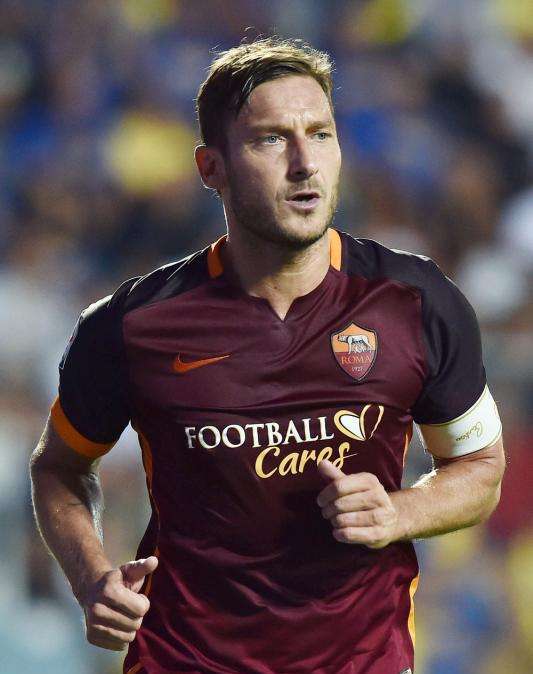 Pallotta: "Totti seguirá en la Roma más tiempo"