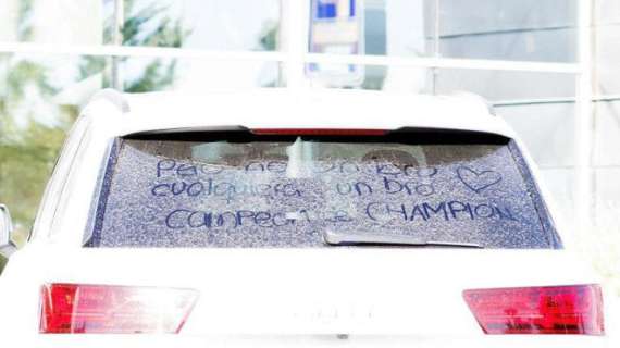 FOTO - La pintada en el coche de Isco: "Pero no un bro cualquiera, un 'bro' campeón de Champions"