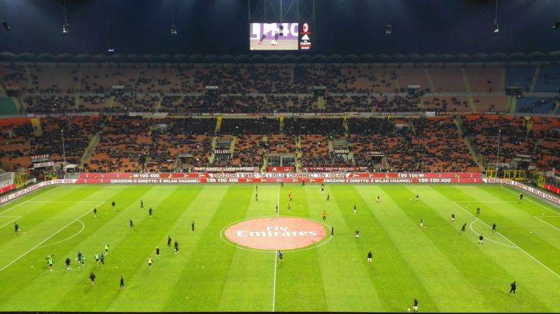 AS: Burgess viajó a Milán para evaluar el césped de San Siro