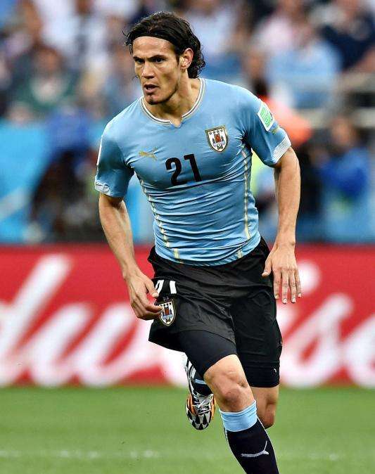 Ovación: Cavani, pendiente de la posible sanción con Uruguay