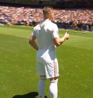 VIDEO - Así fue el primer momento de Luka Jovic sobre el césped del Santiago Bernabéu