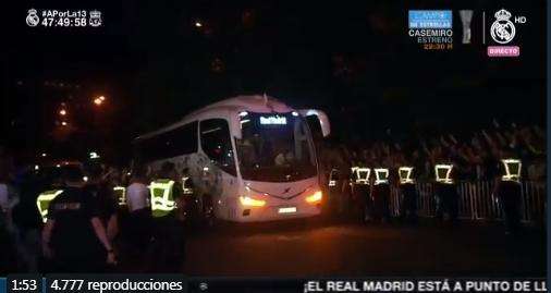 VÍDEO - Gran expectación en la llegada del Real Madrid al hotel de concentración
