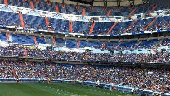 El Real Madrid muestra los símbolos y banderas que están prohibidos en el Santiago Bernabéu