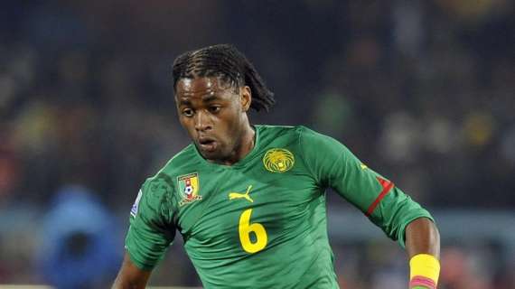 Alex Song cerca del Arsenal