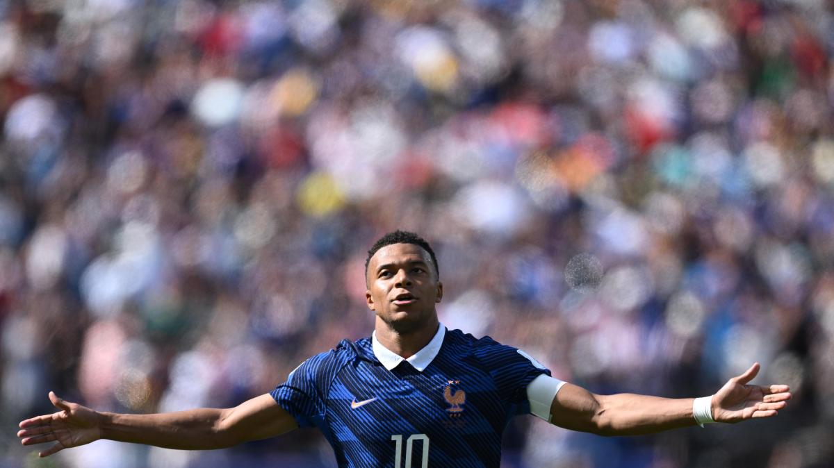 El mundo del fútbol se rinde a Kylian Mbappé tras su partido frente a Senegal