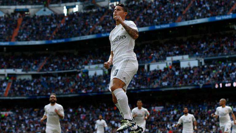 Don Balón: James, felicitado en el vestuario