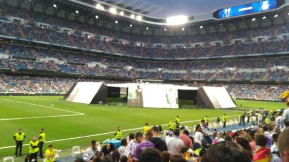 FOTO BD - Se va llenando el Bernabéu para disfrutar de la celebración