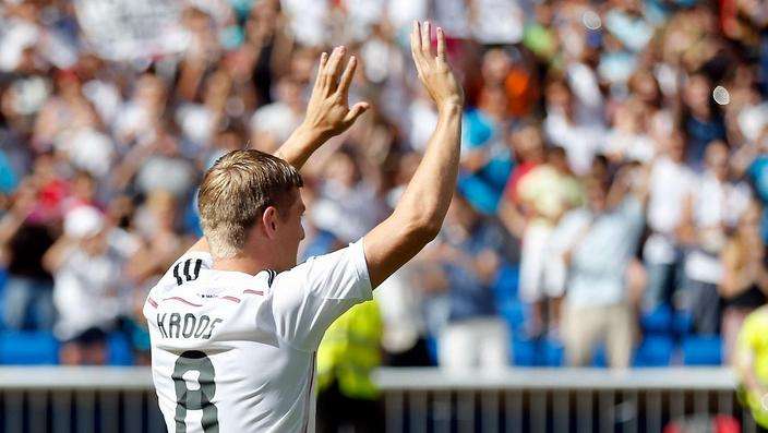 Kroos, con el '8' de Kaká, Mijatovic, Míchel...