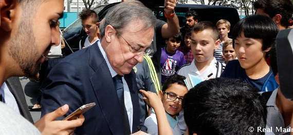 Florentino Pérez visita un instituto en Casablanca