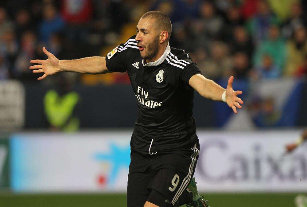 Benzema, cien partidos de blanco marcando