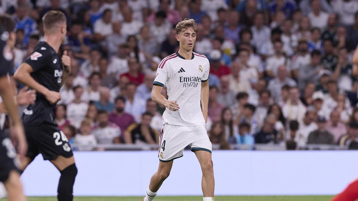 Huijsen es elogiado en Valdebebas: es el titular de Mourinho