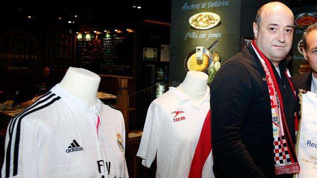 Comida de hermandad entre las peñas de Real Madrid y Rayo Vallecano
