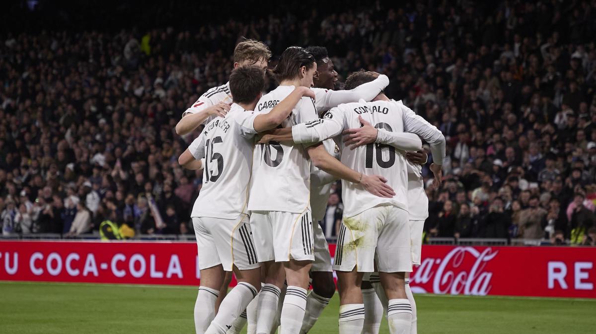 Dumfries debuta como titular, la alineación del Real Madrid