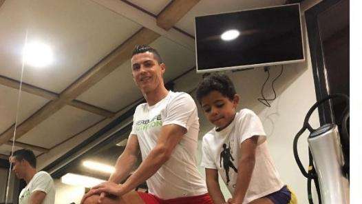 Cristiano preparó el derbi con su hijo
