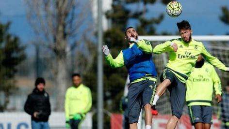 Benzema vuelve a los entrenamientos de cara al derbi