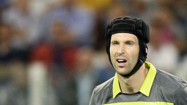 Daily Star: Mourinho se plantea la titularidad de Cech
