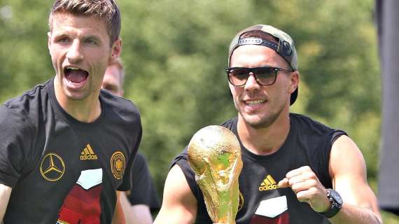 Podolski: "Khedira sabe lo divertido que sería jugar en el Arsenal"