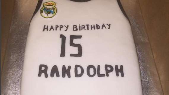 Randolph celebra su fichaje con una tarta con la camiseta del Madrid