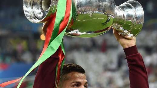 Urizar Azpitarte: "La UEFA pasó por alto las acciones sancionables de Cristiano en la final"