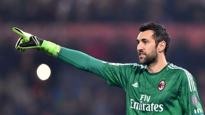 Diego López, expulsado en el empate del Milan