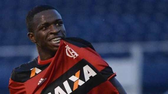 Vinicius pasa de la titularidad a jugar apenas 8 minutos con el Flamengo