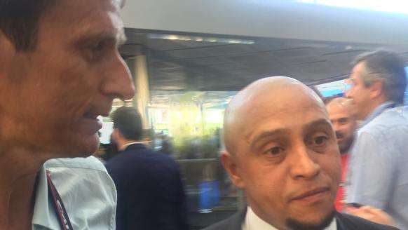 Roberto Carlos marcó su primer gol de falta ante el Betis
