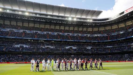 VÍDEO - Los jugadores blancos ya están en el Bernabéu