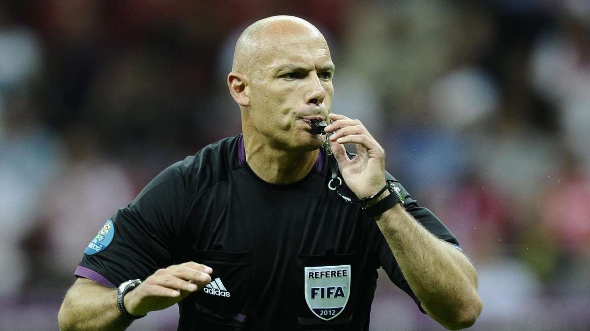 OFICIAL: Howard Webb se retira del arbitraje