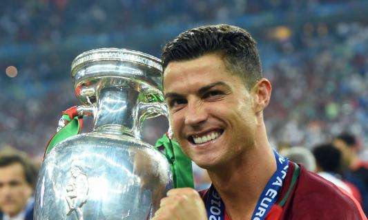 FOTO - Cristiano Ronaldo sonríe con la selección de Portugal