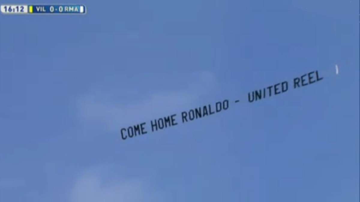 Los aficionados del Manchester piden el regreso de Cristiano con una avioneta