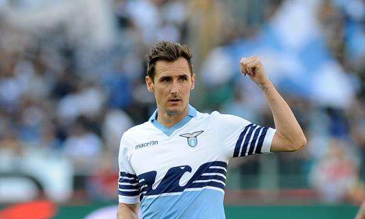 Klose: "Jugaré una temporada más en la Lazio"